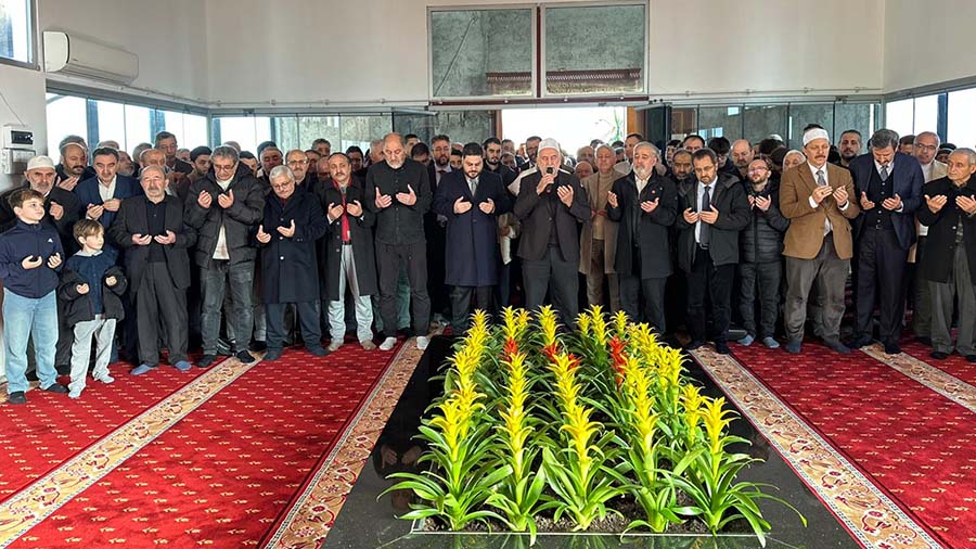Genel Başkanımız Hüseyin Baş'tan ebedi liderimiz Prof. Dr. Haydar Baş’ın kabrine ziyaret...